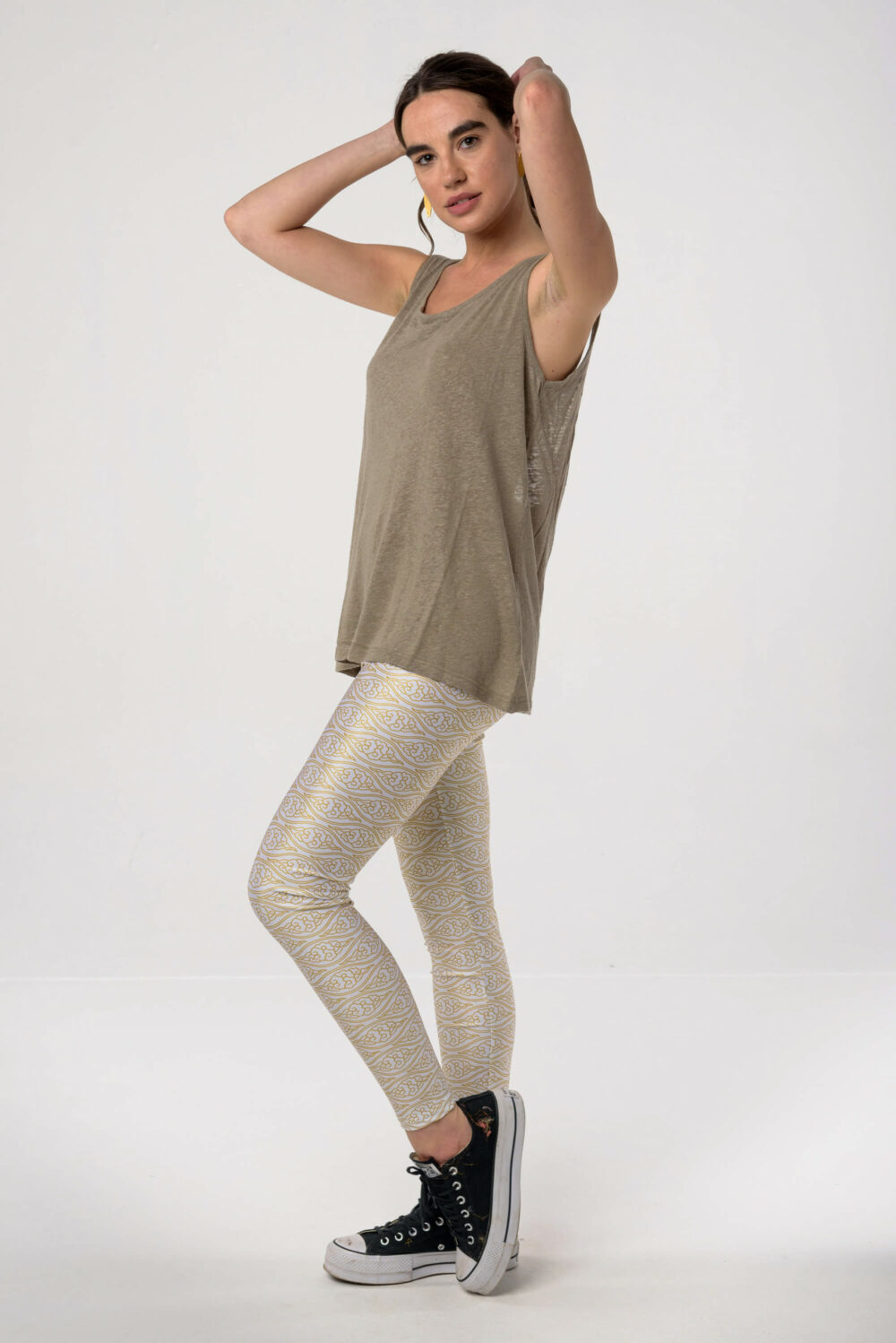 Heartbeatink White Gold Clouds Leggings / Libertee t-shirt