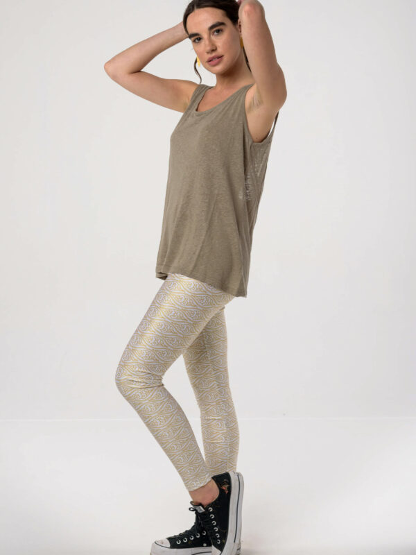 Heartbeatink White Gold Clouds Leggings / Libertee t-shirt