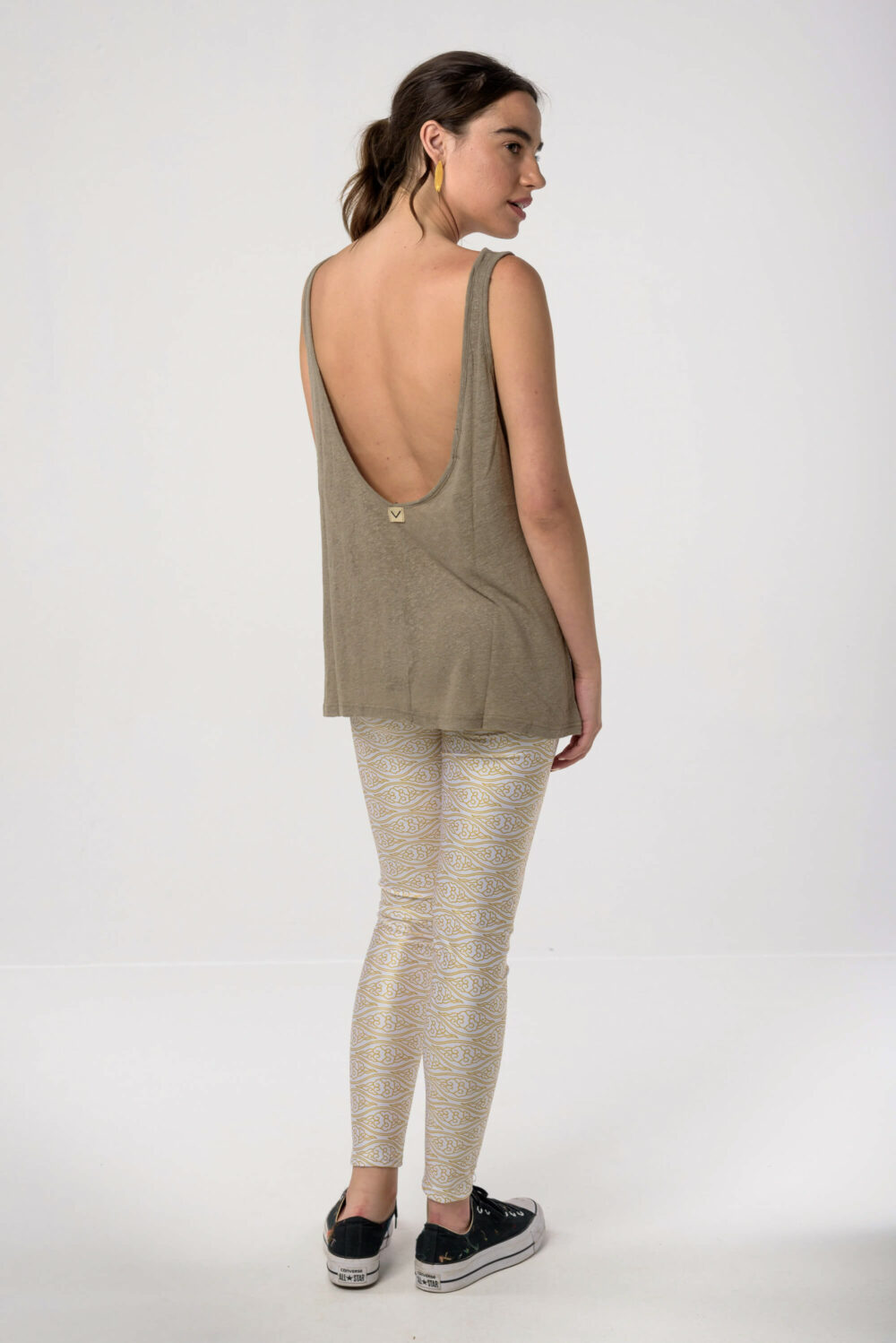 Heartbeatink White Gold Clouds Leggings / Libertee t-shirt