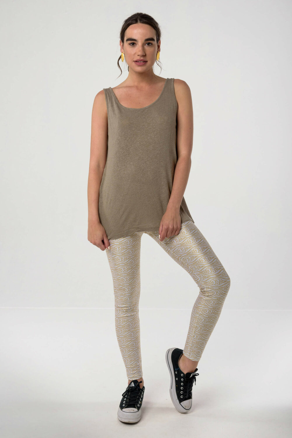 Heartbeatink White Gold Clouds Leggings / Libertee t-shirt