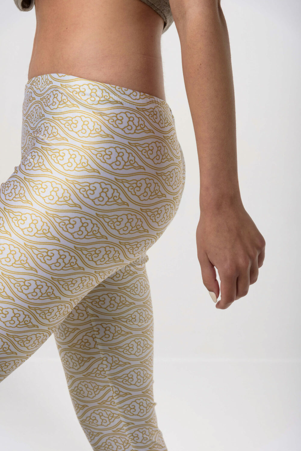 Heartbeatink White Gold Clouds Leggings