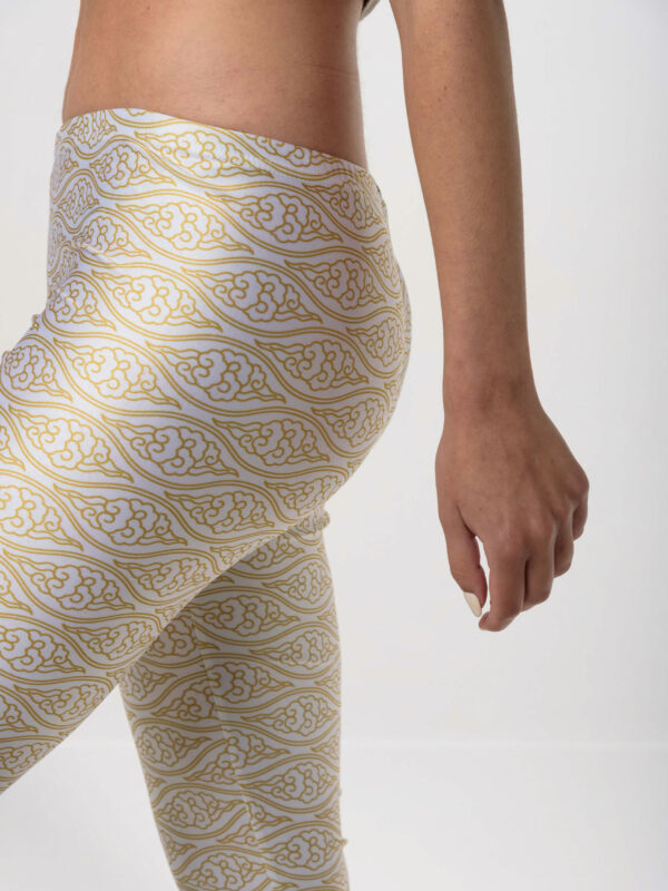 Heartbeatink White Gold Clouds Leggings