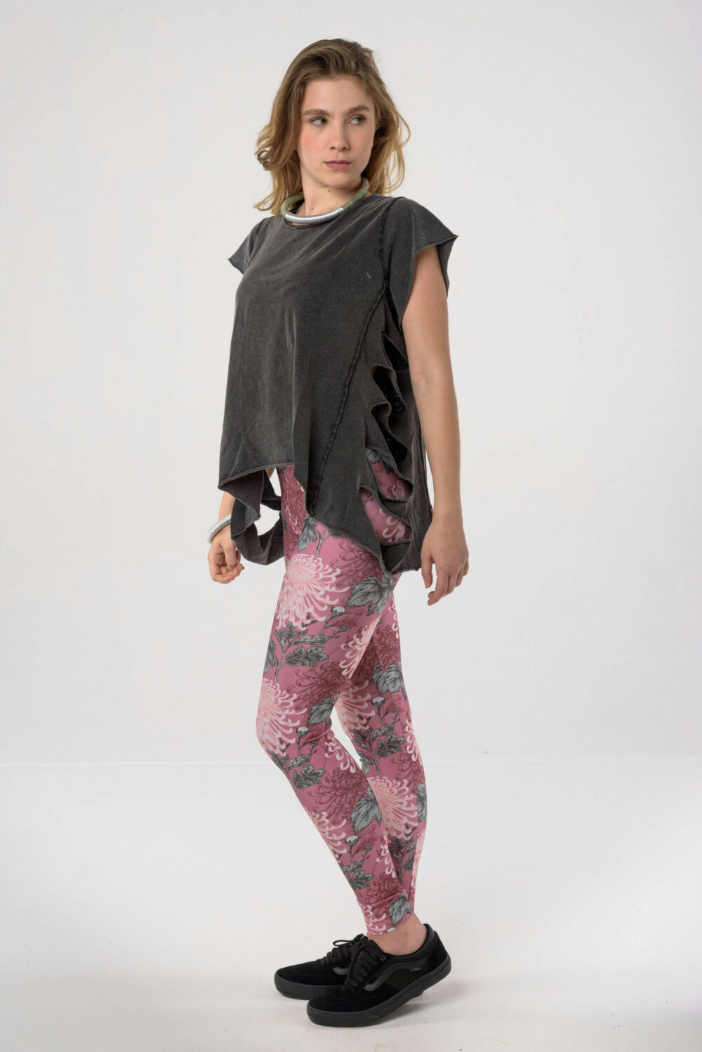 Heartbeatink The Pink Oriental Leggings / Libertee Tina t-shirt
