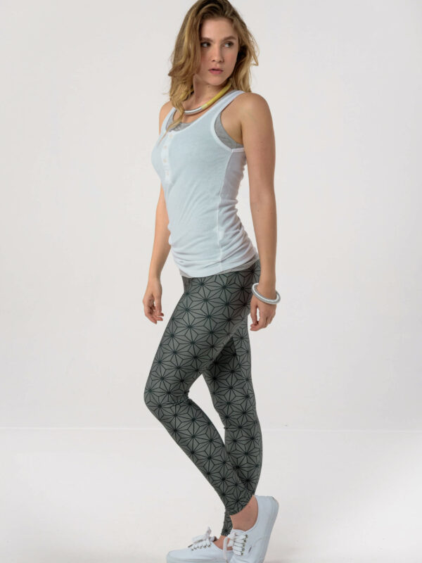 Heartbeatink Asanoha Khaki Leggings / Libertee Miriam t-shirt