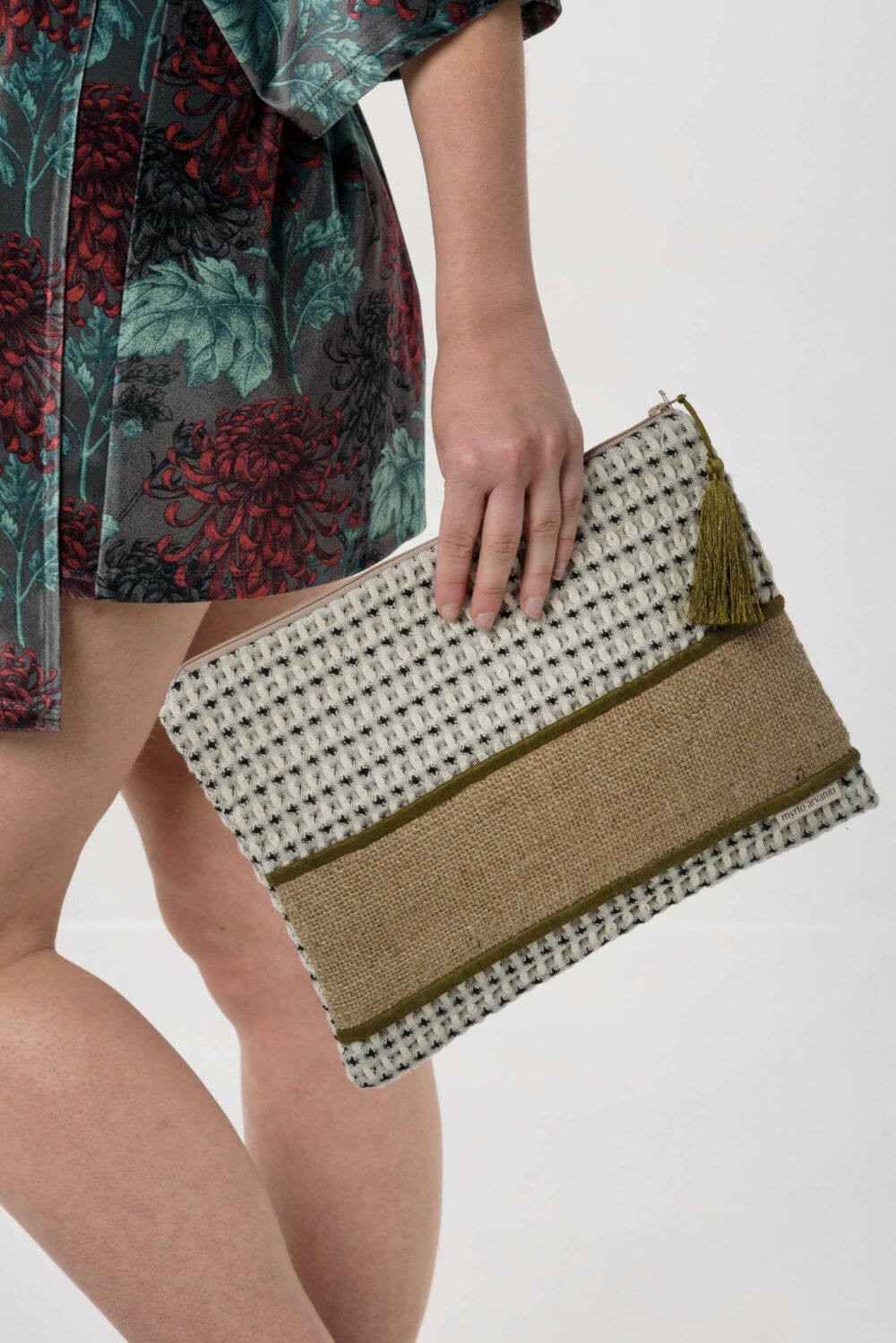 Myrto Arvaniti clutch
